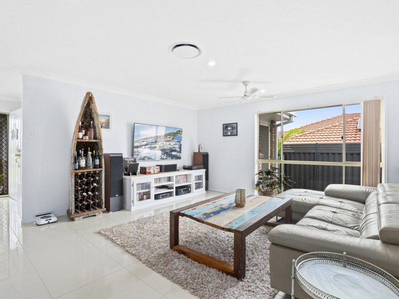 Photo - 33 Murchison Street, Pacific Pines QLD 4211 - Image 5