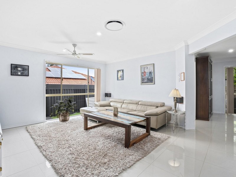 Photo - 33 Murchison Street, Pacific Pines QLD 4211 - Image 6