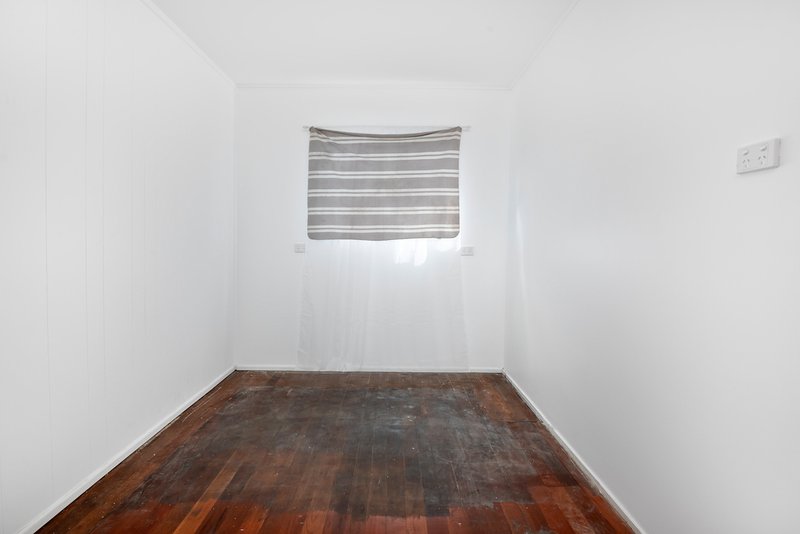 Photo - 33 Myra Street, Kingston QLD 4114 - Image 10