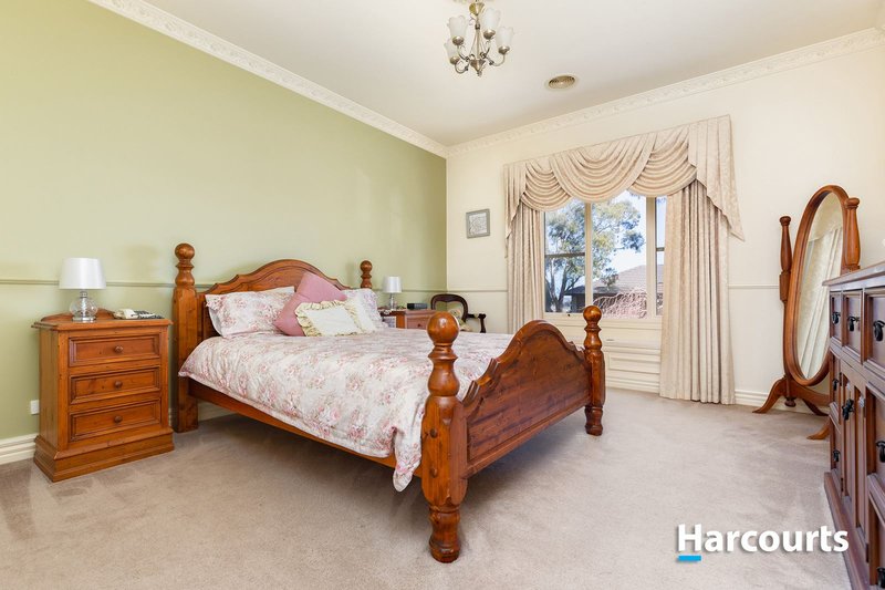 Photo - 33 Northgate Drive, Berwick VIC 3806 - Image 8