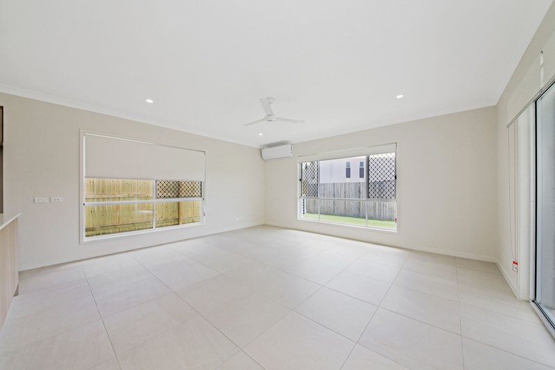 Photo - 33 Oak Street, Pimpama QLD 4209 - Image 3