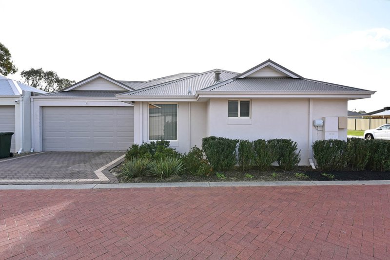 Photo - 33 Oakpark Green, Clarkson WA 6030 - Image 2