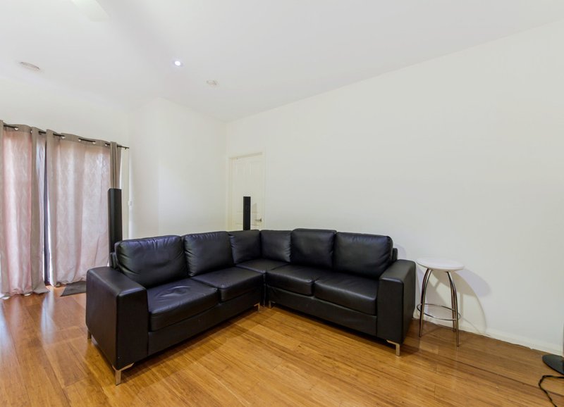 Photo - 3/3 Occold Court, St Albans VIC 3021 - Image 3