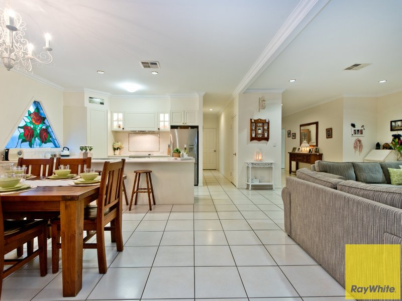 Photo - 33 Oisin Street, Murrumba Downs QLD 4503 - Image 3