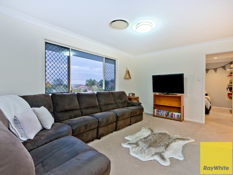 Photo - 33 Oisin Street, Murrumba Downs QLD 4503 - Image 11