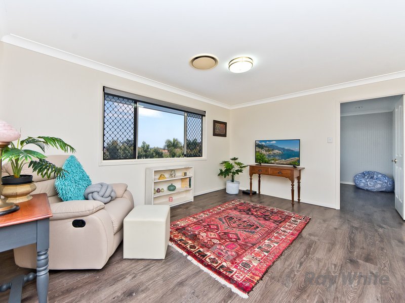 Photo - 33 Oisin Street, Murrumba Downs QLD 4503 - Image 12