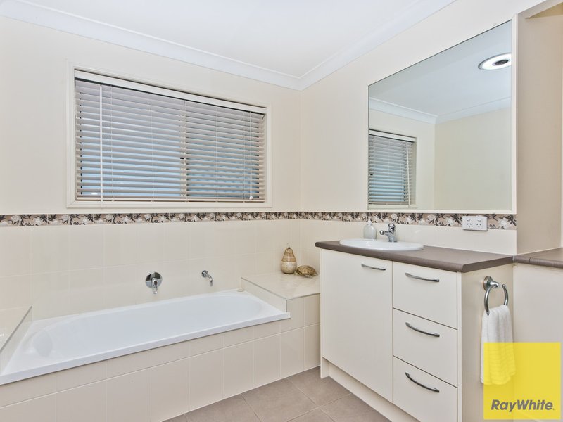 Photo - 33 Oisin Street, Murrumba Downs QLD 4503 - Image 25