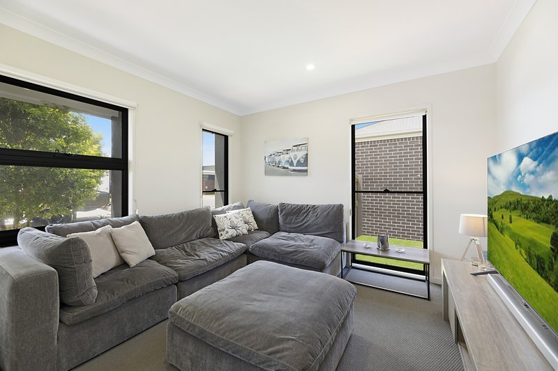 Photo - 33 Olive Circuit, Caloundra West QLD 4551 - Image 8