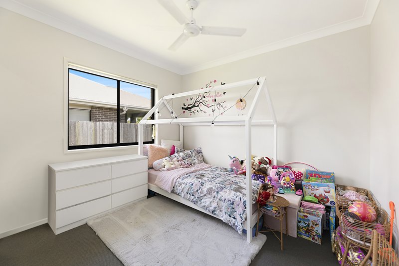 Photo - 33 Olive Circuit, Caloundra West QLD 4551 - Image 12
