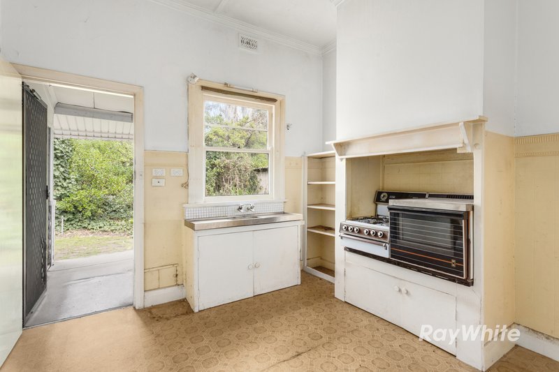 Photo - 33 Omama Road, Murrumbeena VIC 3163 - Image 6