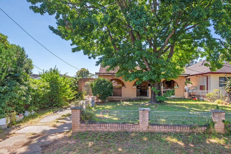 33 Parkland Avenue, Macquarie Fields NSW 2564