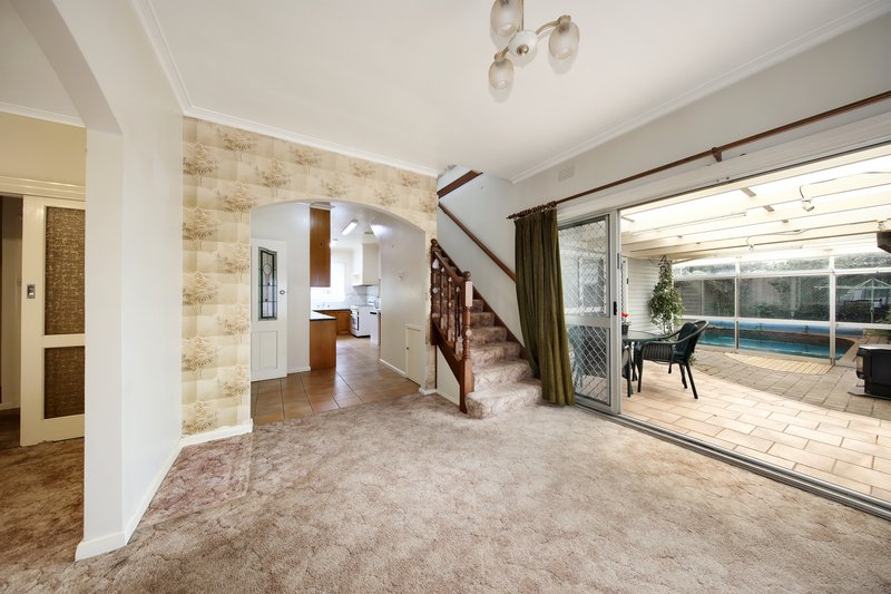 Photo - 33 Parkmore Road, Bentleigh East VIC 3165 - Image 3