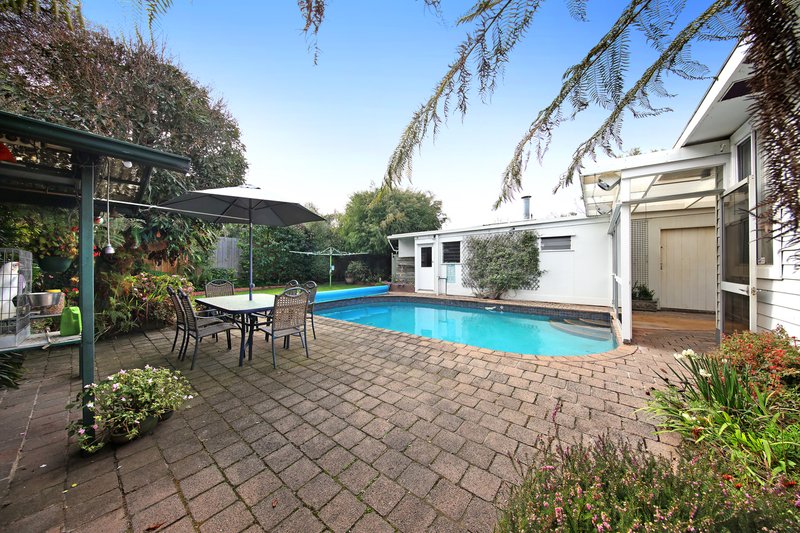 Photo - 33 Parkmore Road, Bentleigh East VIC 3165 - Image 12