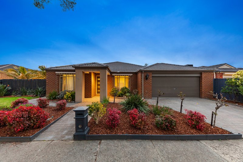 Photo - 33 Parman Avenue, Pakenham VIC 3810 - Image 1