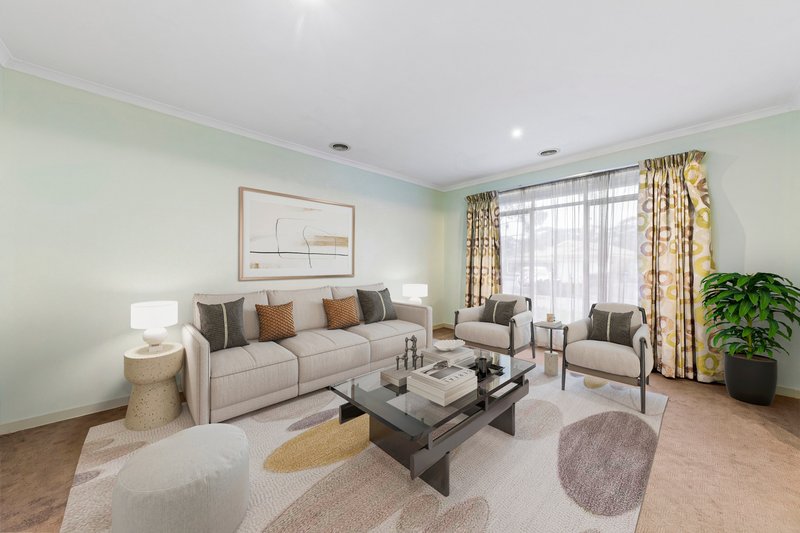 Photo - 33 Parman Avenue, Pakenham VIC 3810 - Image 2