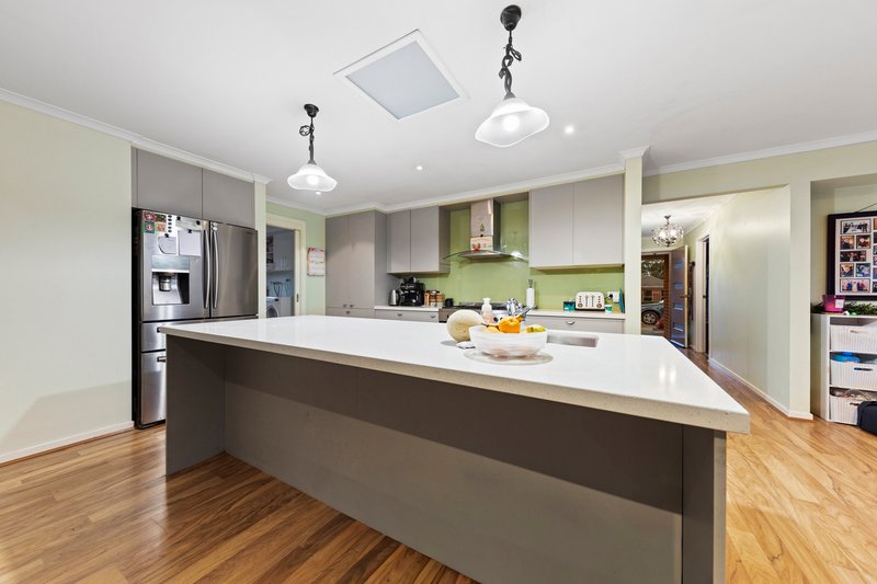 Photo - 33 Parman Avenue, Pakenham VIC 3810 - Image 3