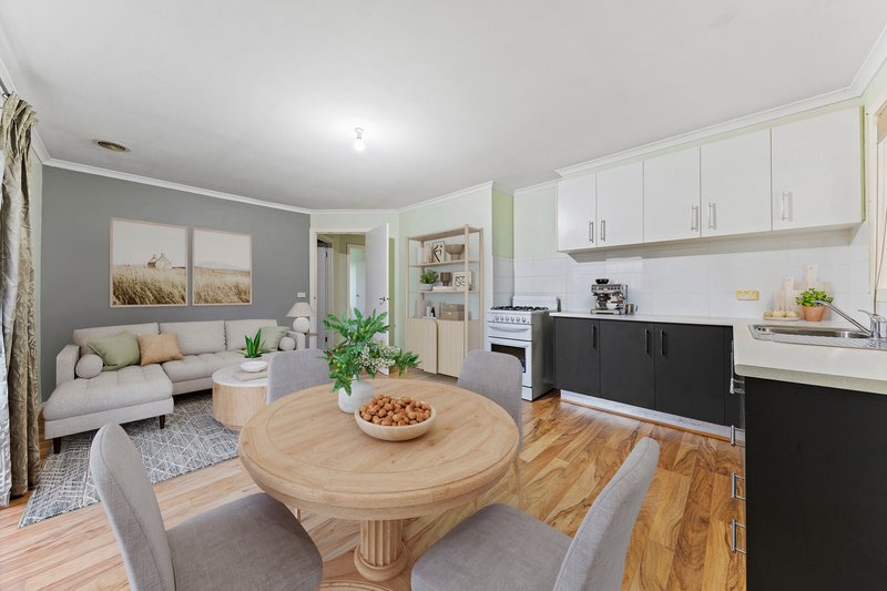 Photo - 33 Parman Avenue, Pakenham VIC 3810 - Image 7
