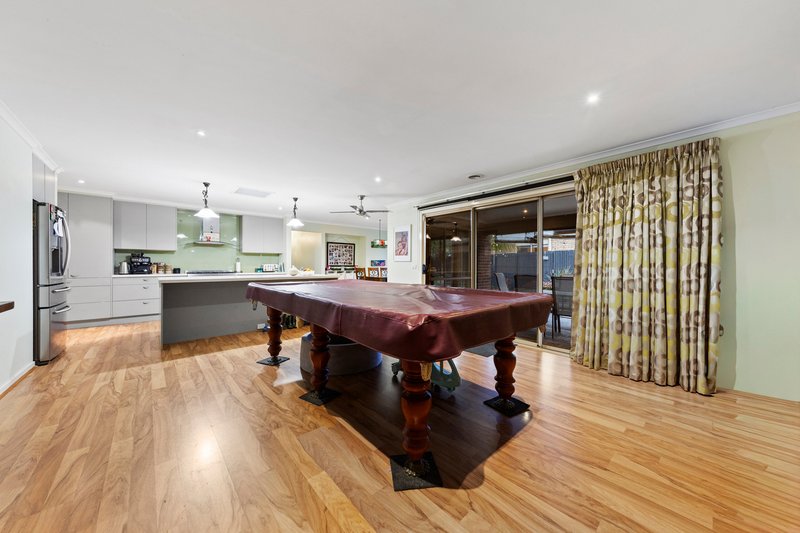 Photo - 33 Parman Avenue, Pakenham VIC 3810 - Image 8