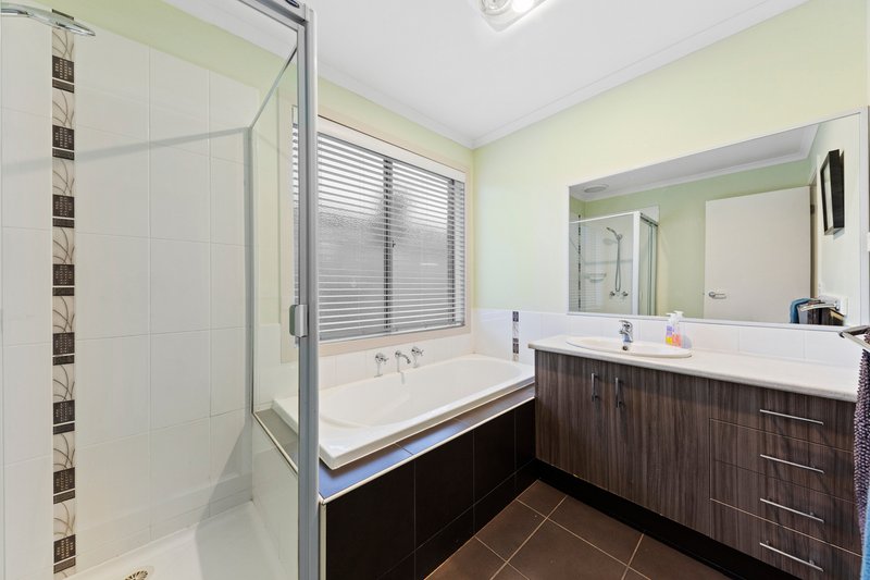Photo - 33 Parman Avenue, Pakenham VIC 3810 - Image 12