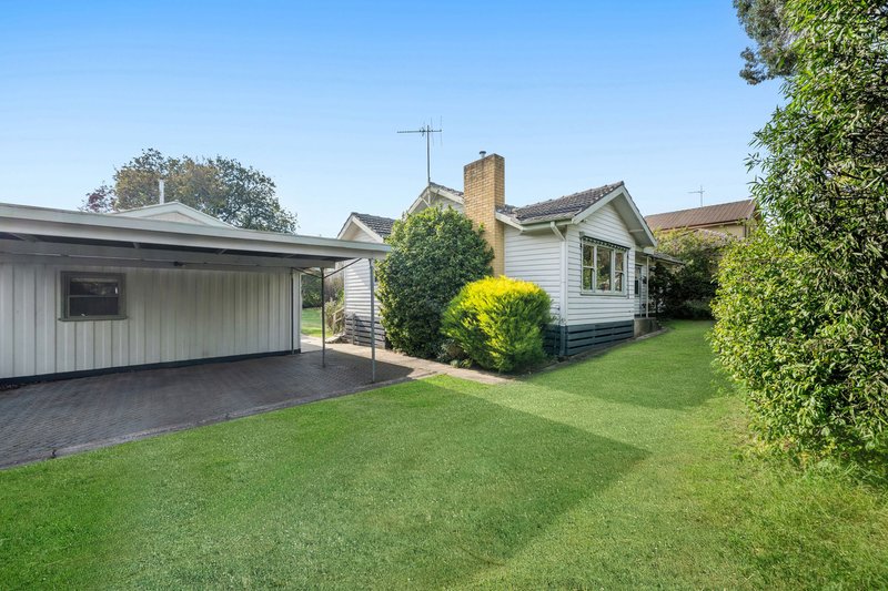 Photo - 33 Peel Street, Berwick VIC 3806 - Image 4