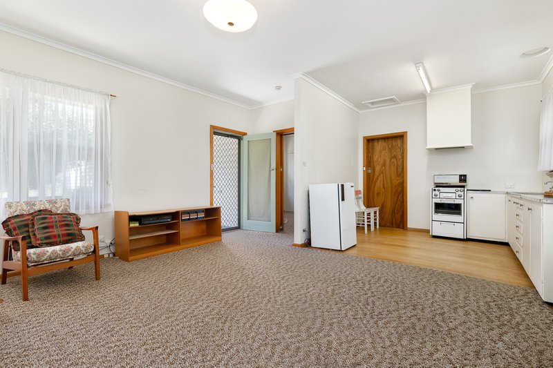 Photo - 33 Peel Street, Berwick VIC 3806 - Image 16