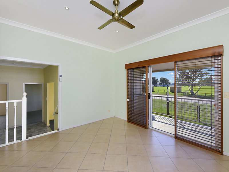 Photo - 33 Pelican Street, Swansea NSW 2281 - Image 4