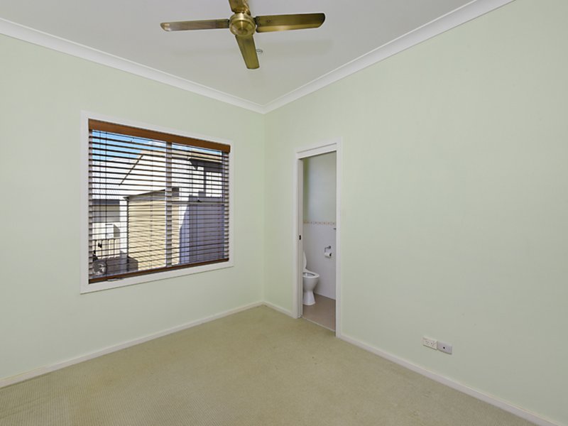 Photo - 33 Pelican Street, Swansea NSW 2281 - Image 9