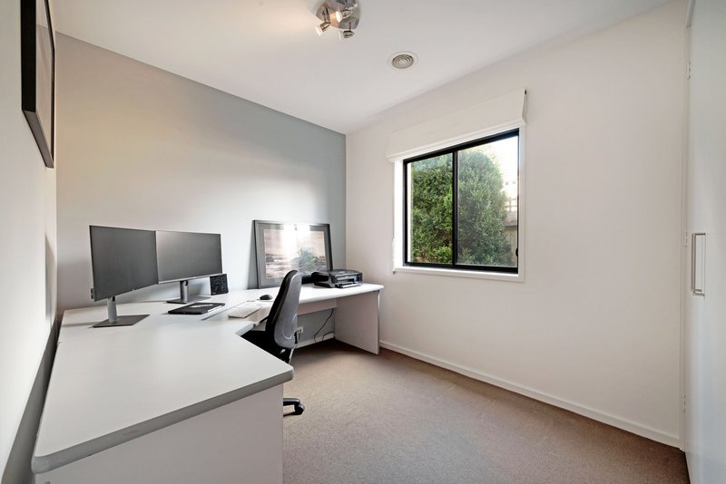 Photo - 33 Penfold Street, Gungahlin ACT 2912 - Image 11