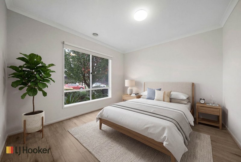 Photo - 33 Peninsula Crescent, Craigieburn VIC 3064 - Image 6