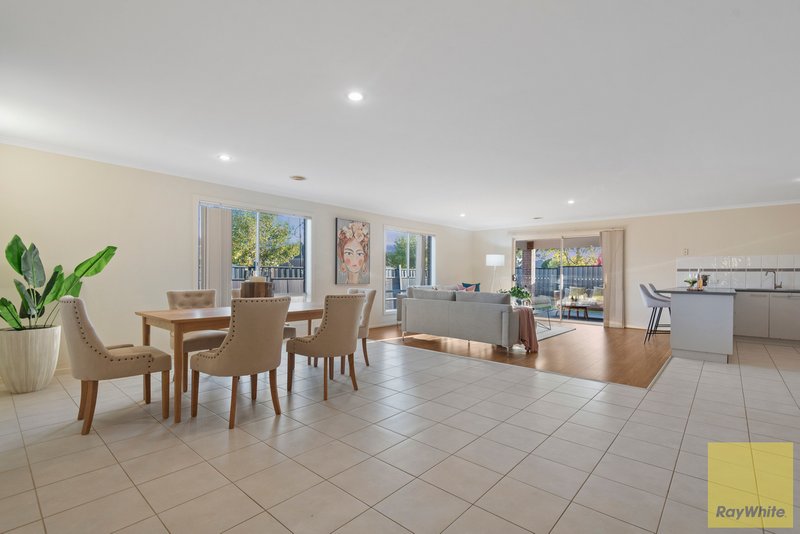 Photo - 33 Penrose Promenade, Tarneit VIC 3029 - Image 2