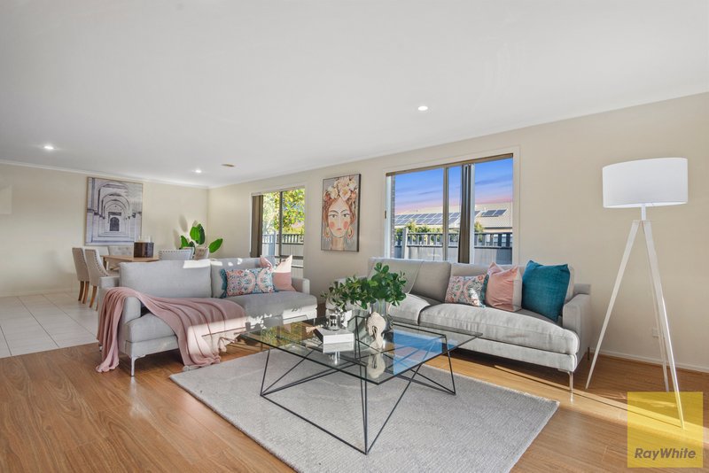 Photo - 33 Penrose Promenade, Tarneit VIC 3029 - Image 3