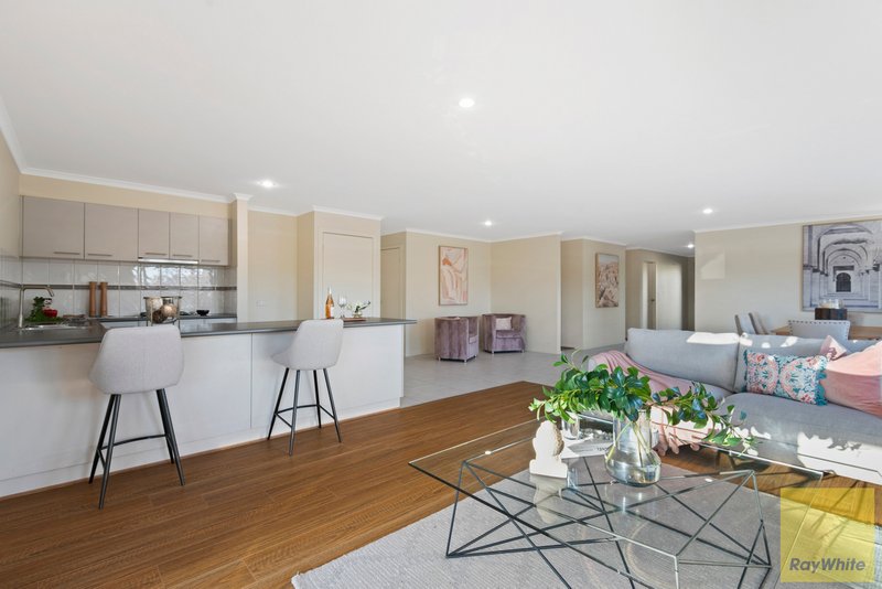 Photo - 33 Penrose Promenade, Tarneit VIC 3029 - Image 4
