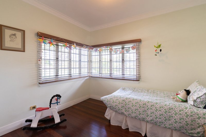 Photo - 33 Percival Terrace, Holland Park QLD 4121 - Image 10