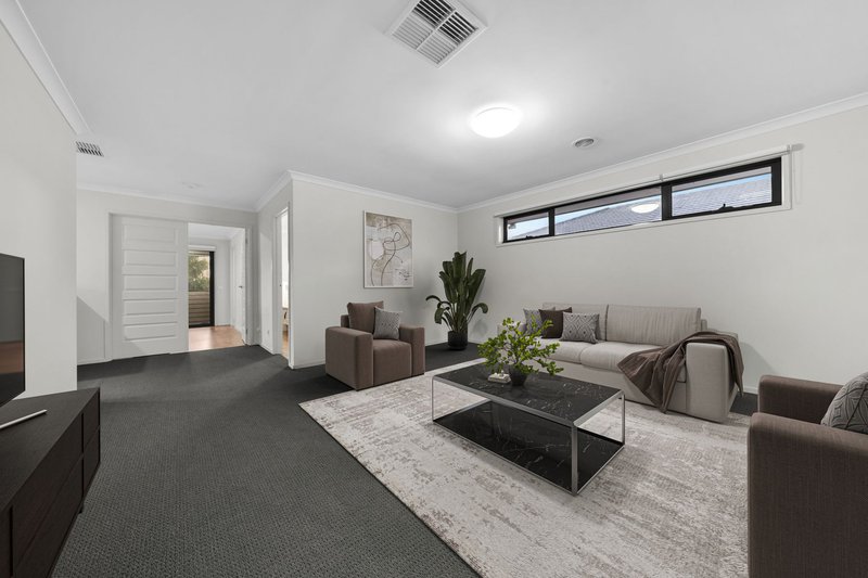 Photo - 33 Petunia Drive, Keysborough VIC 3173 - Image 3