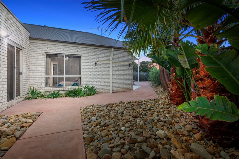 Photo - 33 Ponsford Drive, Point Cook VIC 3030 - Image 21