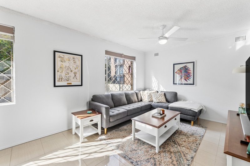 Photo - 3/3 Queens Road, Westmead NSW 2145 - Image 2