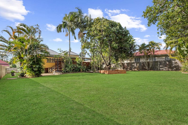 Photo - 33 Railway Street, Booval QLD 4304 - Image 24