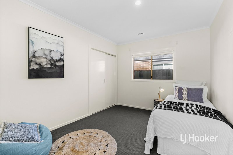 Photo - 33 Regal Road, Point Cook VIC 3030 - Image 12