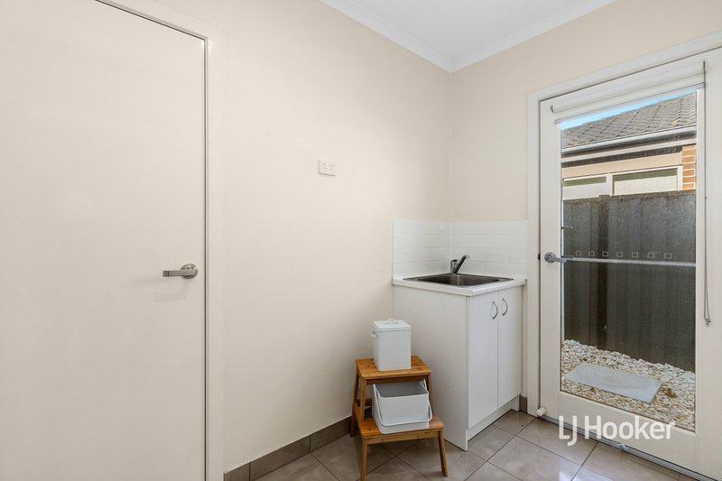 Photo - 33 Regal Road, Point Cook VIC 3030 - Image 14