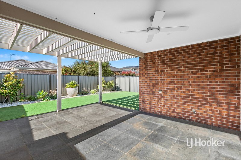 Photo - 33 Regal Road, Point Cook VIC 3030 - Image 15