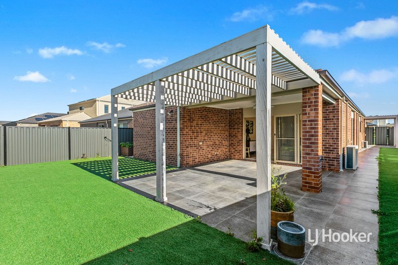 Photo - 33 Regal Road, Point Cook VIC 3030 - Image 16