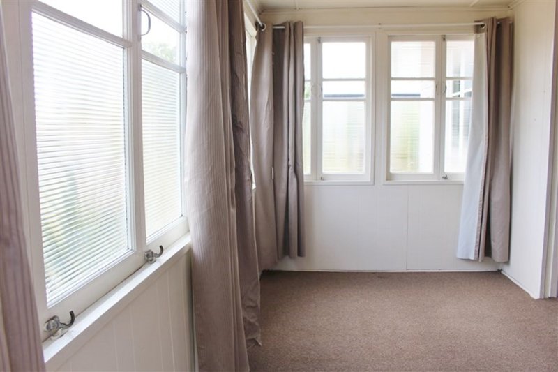 Photo - 33 Rennick Street, Chinchilla QLD 4413 - Image 2