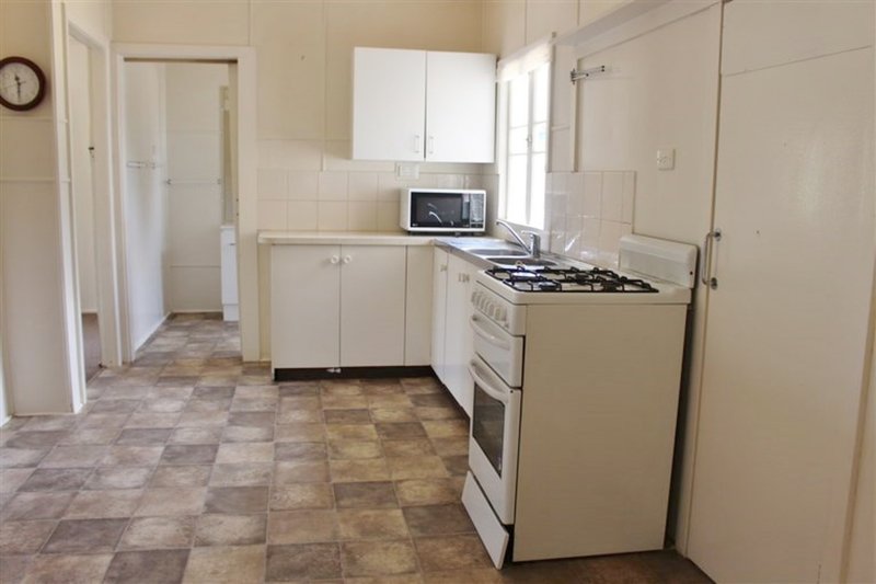 Photo - 33 Rennick Street, Chinchilla QLD 4413 - Image 6