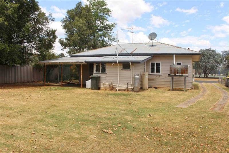 Photo - 33 Rennick Street, Chinchilla QLD 4413 - Image 12
