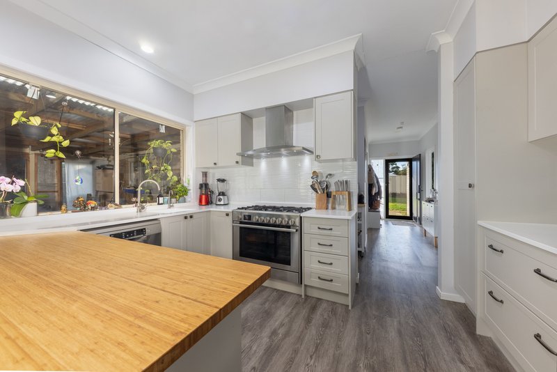 Photo - 33 Reynolds Grove, Romsey VIC 3434 - Image 3