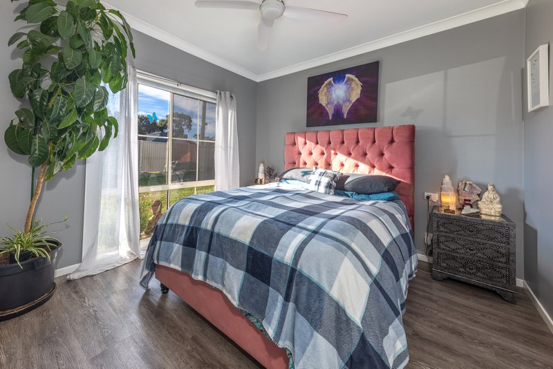 Photo - 33 Reynolds Grove, Romsey VIC 3434 - Image 5