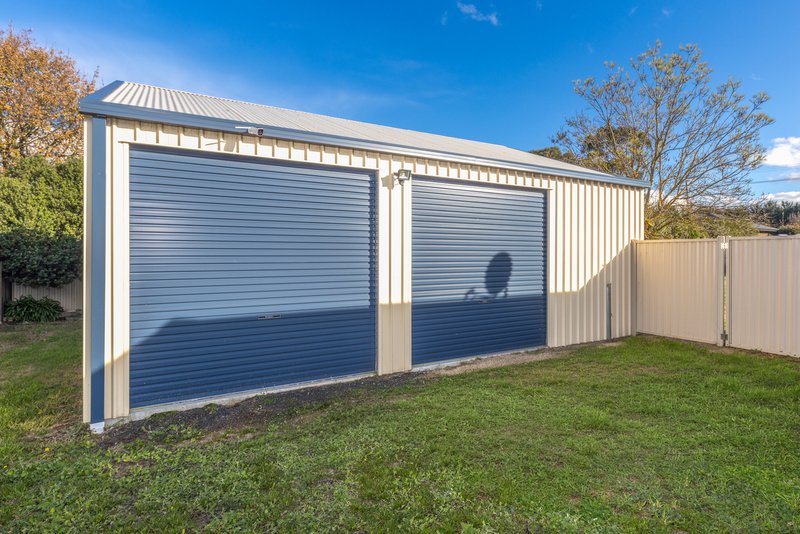 Photo - 33 Reynolds Grove, Romsey VIC 3434 - Image 12