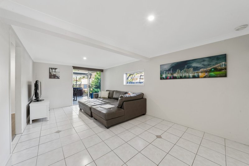 Photo - 33 Rinavore Street, Ferny Grove QLD 4055 - Image 10