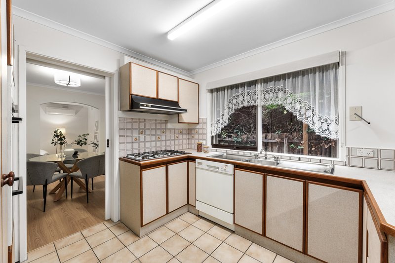 Photo - 33 Roehampton Avenue, Wantirna VIC 3152 - Image 6
