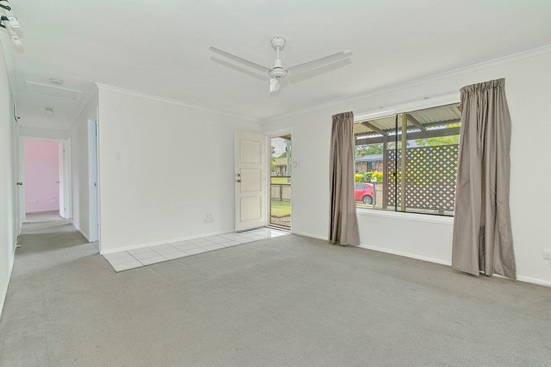 Photo - 33 Royena Court, Crestmead QLD 4132 - Image 6